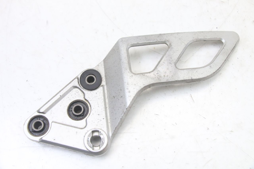 photo de FRONT LEFT FOOTREST MOUNT SUZUKI GSX F GSXF 650 (2007 - 2015) - Main view