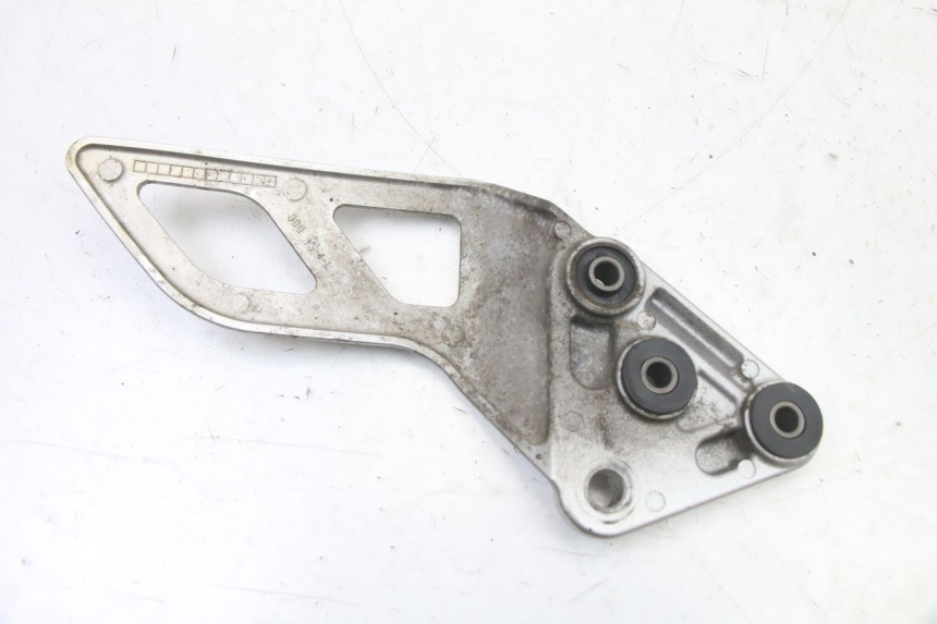 photo de FRONT LEFT FOOTREST MOUNT SUZUKI GSX F GSXF 650 (2007 - 2015) - Technical close-up