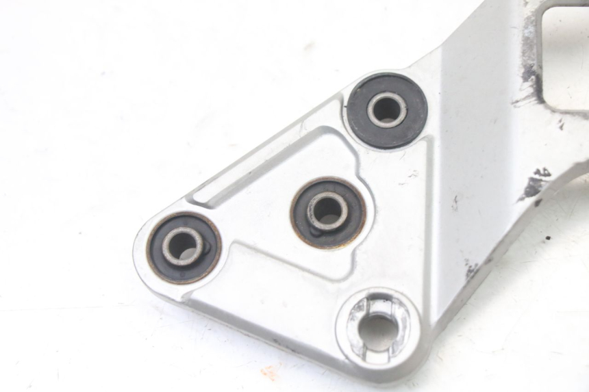 photo de FRONT LEFT FOOTREST MOUNT SUZUKI GSX F GSXF 650 (2007 - 2015) - Component detail