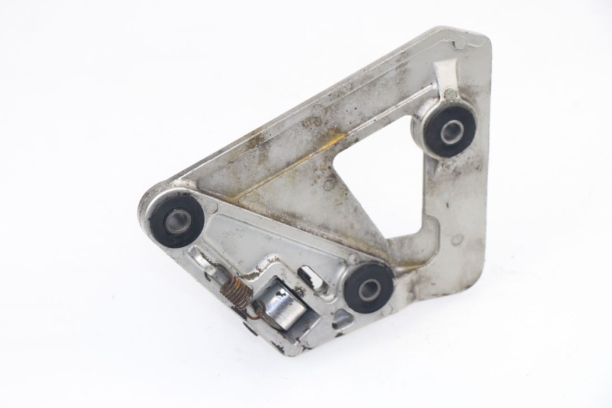 photo de FRONT LEFT FOOTREST MOUNT SUZUKI GSX F GSXF 750 (1988 - 1998) - Fixing points details