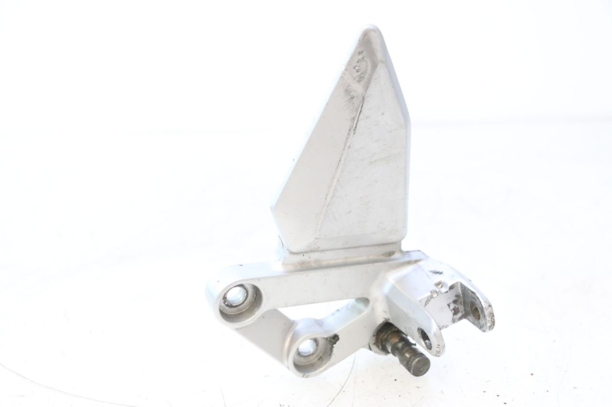 photo de FRONT LEFT FOOTREST MOUNT SUZUKI SV S 650 (2003 - 2009) - Component detail