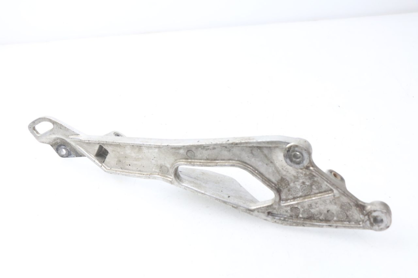 photo de FRONT LEFT FOOTREST MOUNT YAMAHA TDM ABS 900 (2002 - 2014) - Technical close-up