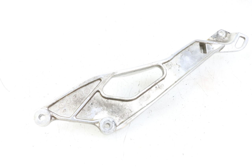 photo de FRONT LEFT FOOTREST MOUNT YAMAHA TDM ABS 900 (2002 - 2014) - Alternative perspective