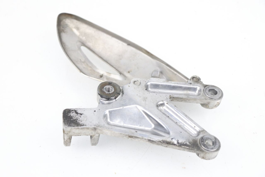 photo de FRONT LEFT FOOTREST MOUNT TRIUMPH STREET TRIPLE 675 (2007 - 2012) - Component detail