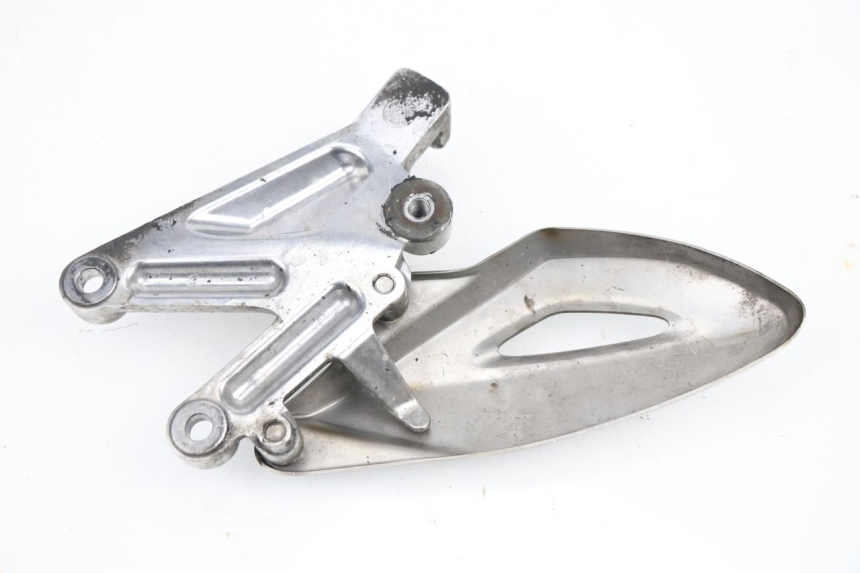 photo de FRONT LEFT FOOTREST MOUNT TRIUMPH STREET TRIPLE 675 (2007 - 2012) - Zoom on usage condition