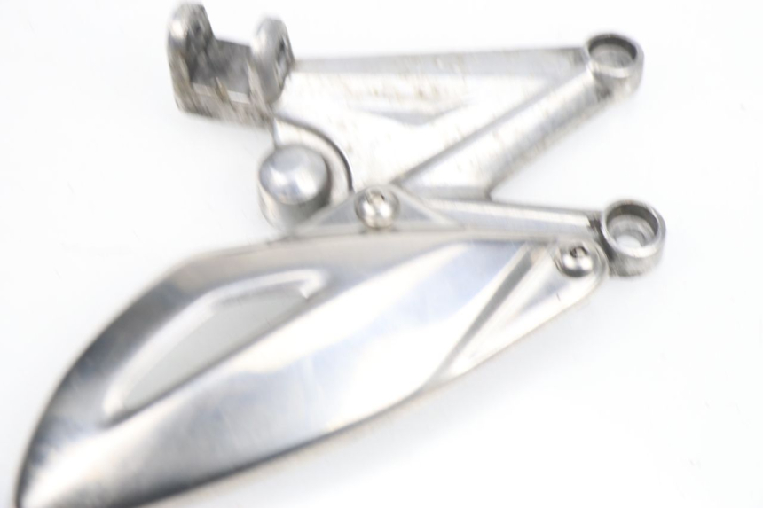 photo de FRONT LEFT FOOTREST MOUNT TRIUMPH STREET TRIPLE 675 (2007 - 2012) - Product overview