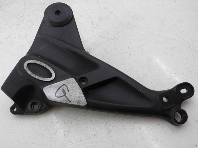 photo de FRONT LEFT FOOTREST MOUNT TRIUMPH TROPHY 1200 (1996 - 2003) - Main view