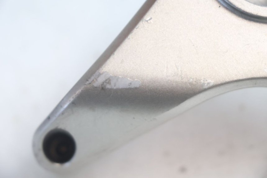 photo de LEFT FRONT FOOTREST BRACKET HONDA VFR FI RC46 800 (1998 - 2001) - Zoom on usage condition