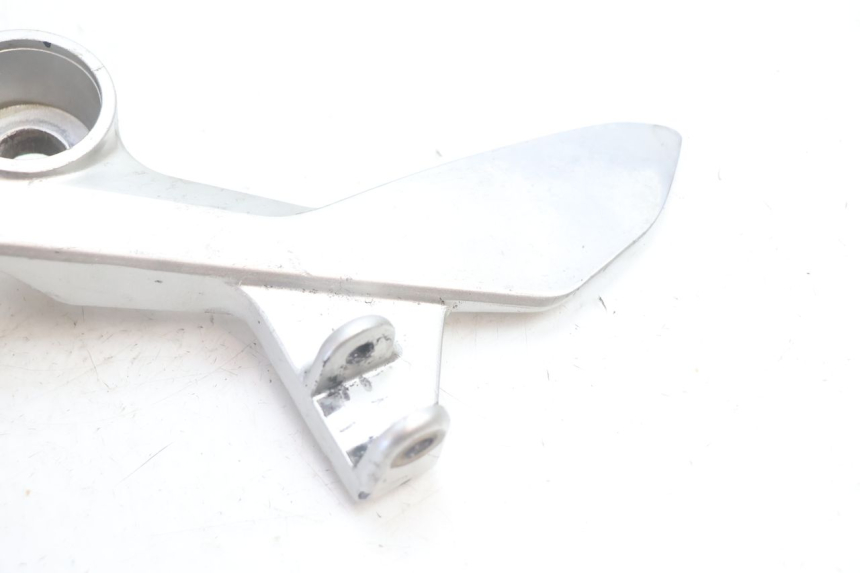 photo de LEFT FRONT FOOTREST BRACKET HONDA VFR FI RC46 800 (1998 - 2001) - Alternative perspective