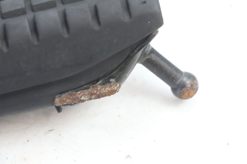 photo de FRONT LEFT FOOTREST MOUNT DAELIM VJ ROADWIN 125 (2004 - 2007) - Fixing points details