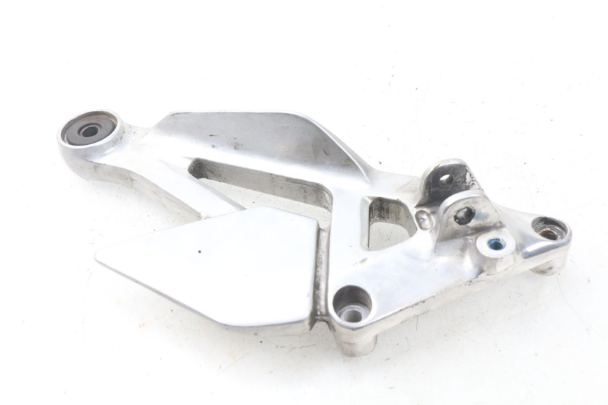 photo de FRONT LEFT FOOTREST MOUNT YAMAHA XJ600 XJ DIVERSION 600 (1992 - 1997) - Component detail