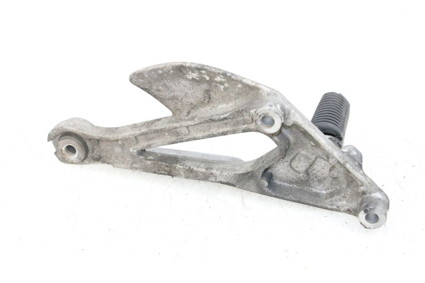 photo de FRONT LEFT FOOTREST MOUNT YAMAHA XJ600 XJ DIVERSION 600 (1992 - 1997) - Technical close-up