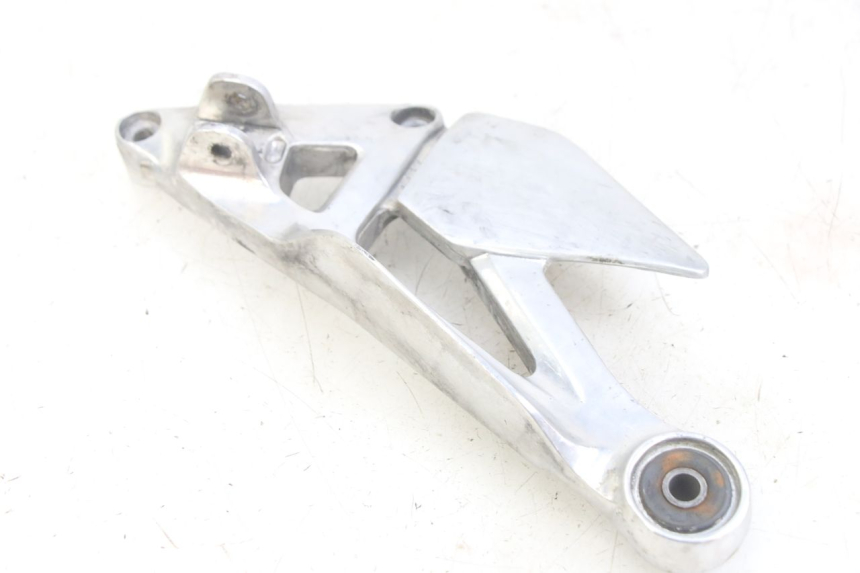 photo de FRONT LEFT FOOTREST MOUNT YAMAHA XJN DIVERSION 600 (2000 - 2003) - Zoom on usage condition