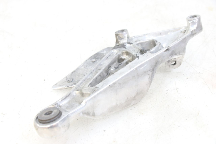 photo de FRONT LEFT FOOTREST MOUNT YAMAHA XJN DIVERSION 600 (2000 - 2003) - Alternative perspective