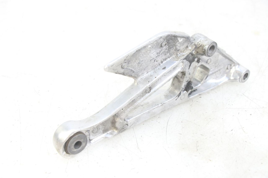 photo de FRONT LEFT FOOTREST MOUNT YAMAHA XJN DIVERSION 600 (2000 - 2003) - Technical close-up