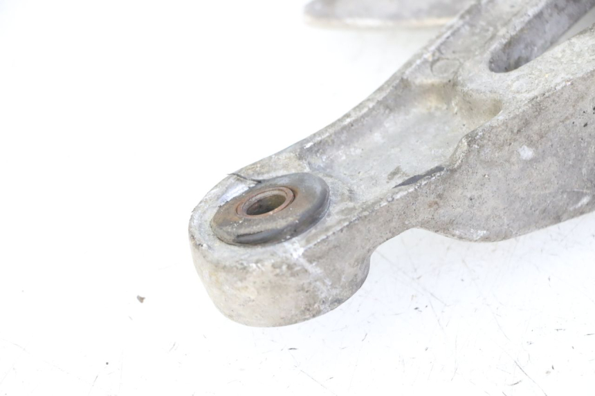 photo de FRONT LEFT FOOTREST MOUNT YAMAHA XJN DIVERSION 600 (2000 - 2003) - Zoom on usage condition