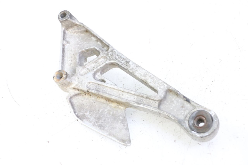 photo de FRONT LEFT FOOTREST MOUNT YAMAHA XJN DIVERSION 600 (2000 - 2003) - Alternative perspective