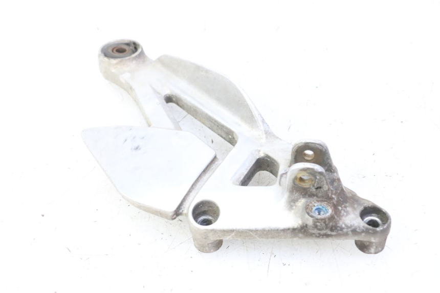 photo de FRONT LEFT FOOTREST MOUNT YAMAHA XJN DIVERSION 600 (2000 - 2003) - Fixing points details