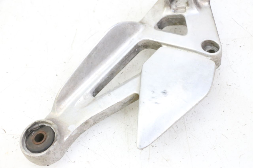 photo de FRONT LEFT FOOTREST MOUNT YAMAHA XJN DIVERSION 600 (2000 - 2003) - Surface and material condition