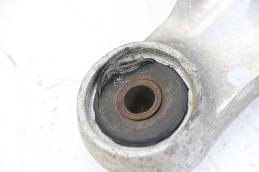 photo de FRONT LEFT FOOTREST MOUNT YAMAHA XJN DIVERSION 600 (2000 - 2003) - Markings and original references