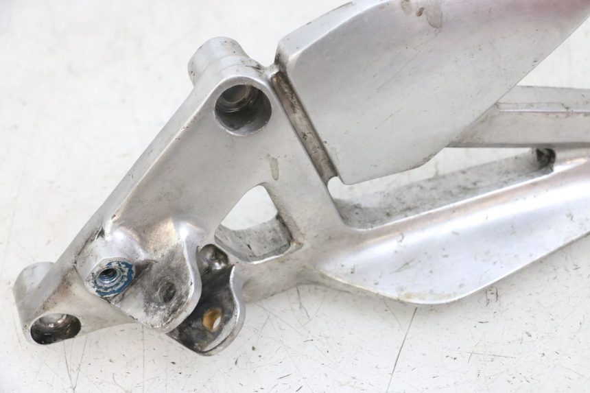 photo de FRONT LEFT FOOTREST MOUNT YAMAHA XJS DIVERSION 600 (1997 - 1999) - Product overview