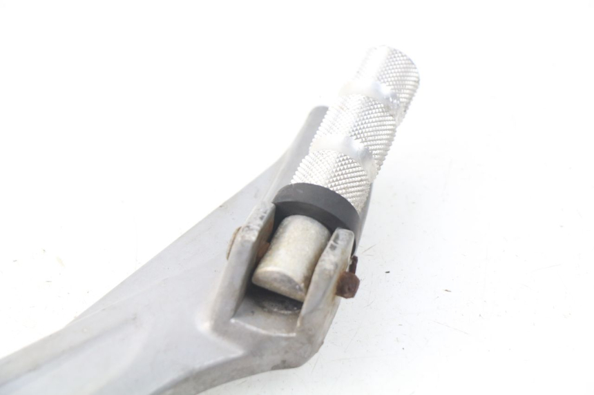 photo de FRONT LEFT FOOTREST MOUNT HONDA XLV VARADERO 125 (2000 - 2006) - Technical close-up