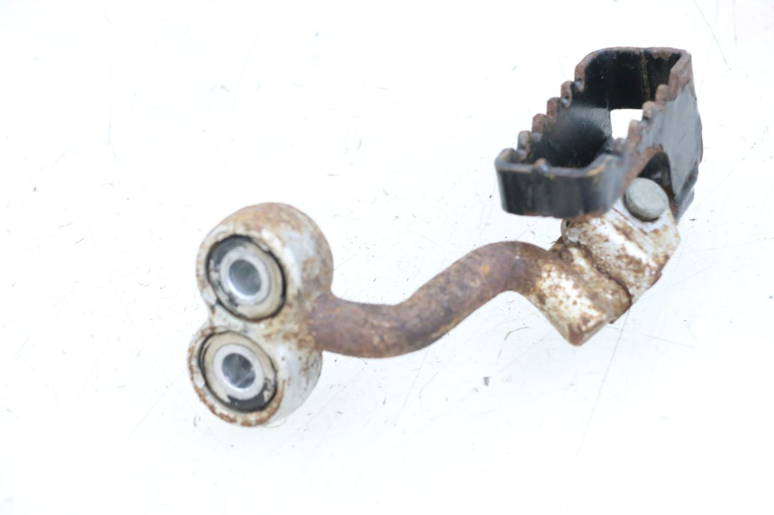 photo de LEFT FRONT FOOTREST BRACKET HYOSUNG XRX 125 (2000 - 2008) - Alternative perspective