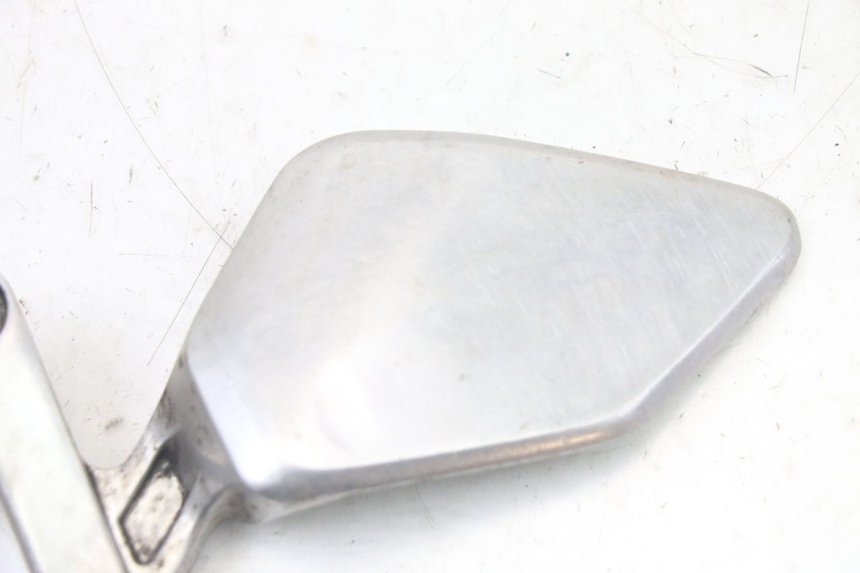 photo de LEFT FRONT FOOTREST BRACKET YAMAHA FZS FAZER 600 (2001 - 2003) - Zoom on usage condition