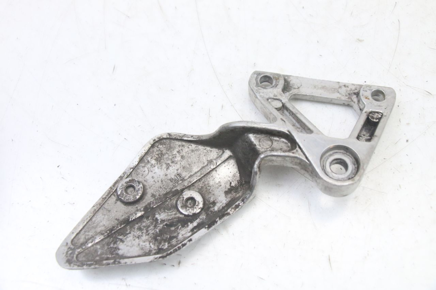 photo de LEFT FRONT FOOTREST BRACKET YAMAHA FZS FAZER 600 (2001 - 2003) - Technical close-up