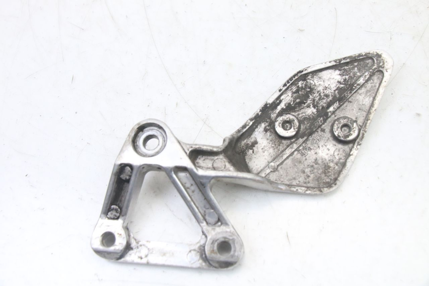 photo de LEFT FRONT FOOTREST BRACKET YAMAHA FZS FAZER 600 (2001 - 2003) - Product overview