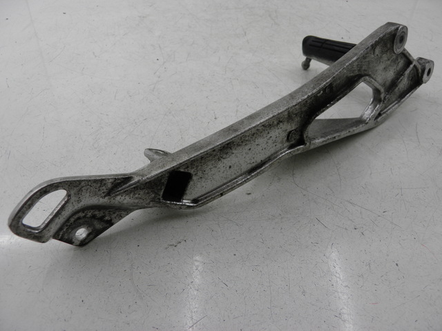 photo de FRONT LEFT FOOTREST MOUNT YAMAHA TDM 900 (2004 - 2006) - Zoom on usage condition