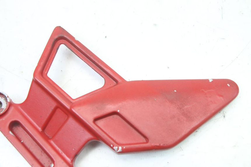 photo de FRONT LEFT FOOTREST MOUNT YAMAHA TZR 50 (2008 - 2016) - Zoom on usage condition