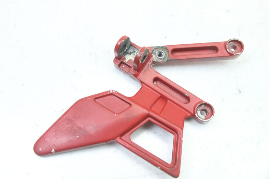 photo de FRONT LEFT FOOTREST MOUNT YAMAHA TZR 50 (2008 - 2016) - Alternative perspective