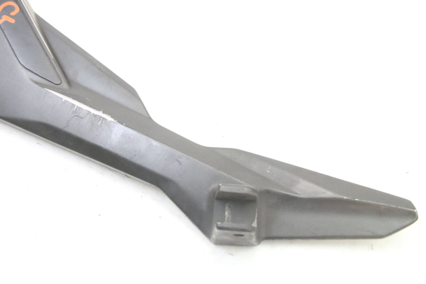 photo de FRONT LEFT FOOTREST MOUNT YAMAHA XJ6 600 (2008 - 2016) - Zoom on usage condition