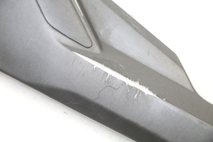 photo de FRONT LEFT FOOTREST MOUNT YAMAHA XJ6 600 (2008 - 2016) - Alternative perspective