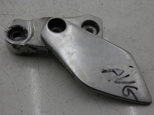 photo de FRONT LEFT FOOTREST MOUNT YAMAHA XJR 1300 (1998 - 2002) - Main view