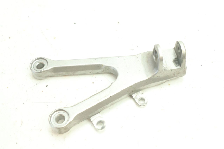 photo de FRONT LEFT FOOTREST MOUNT YAMAHA YZF R6 600 (2008 - 2009) - Component detail