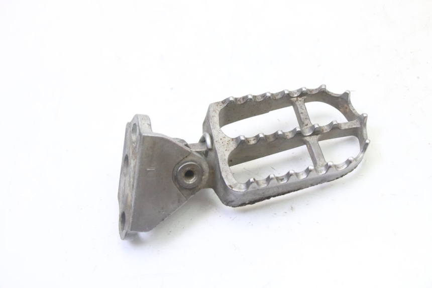 photo de FRONT LEFT FOOTREST MOUNT YAMAHA YZF YZ-F 450 (2014 - 2016) - Alternative perspective