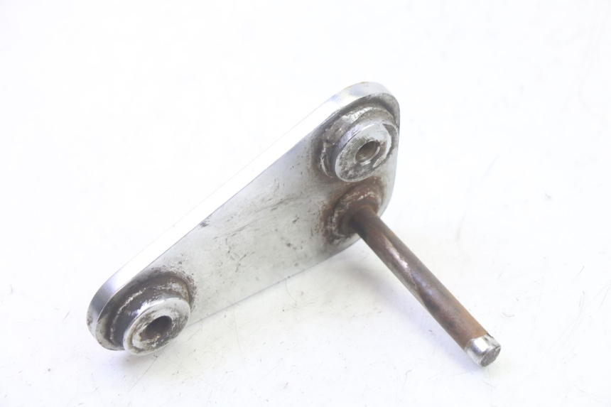 photo de FRONT LEFT FOOTREST MOUNT KYMCO ZING 125 (1997 - 2003) - Alternative perspective