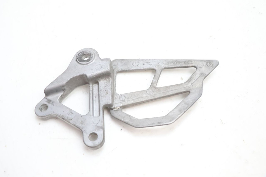 photo de FRONT LEFT FOOTREST MOUNT KAWASAKI ZX-6R ZX6R 600 (1995 - 1997) - Alternative perspective