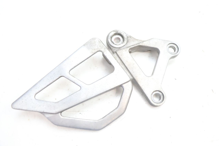 photo de FRONT LEFT FOOTREST MOUNT KAWASAKI ZX-6R ZX6R 600 (1995 - 1997) - Alternative perspective