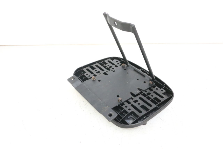 photo de PLATE TOP BOX KYMCO DINK STREET 125 (2009 - 2014) - Zoom on usage condition