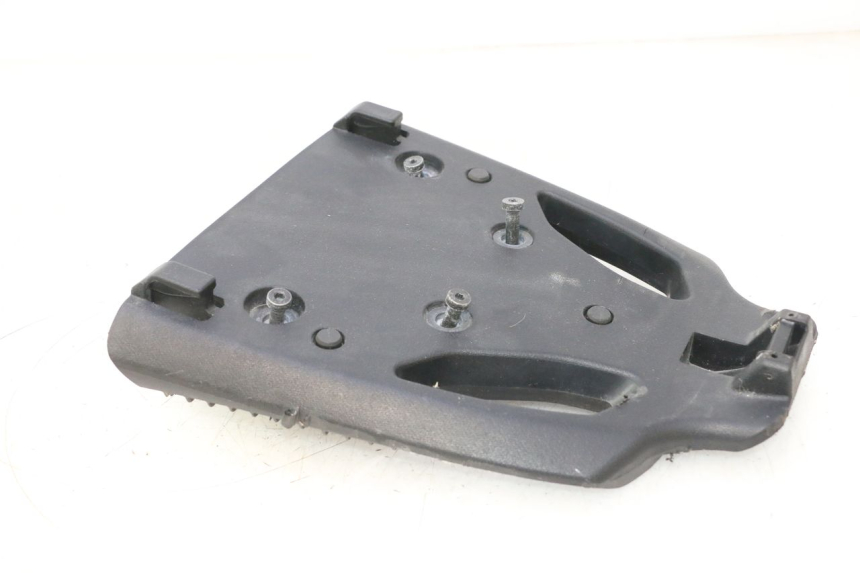 photo de PLATE TOP BOX PIAGGIO MP3 HPE 530 (2022 - 2026) - Additional view of the item