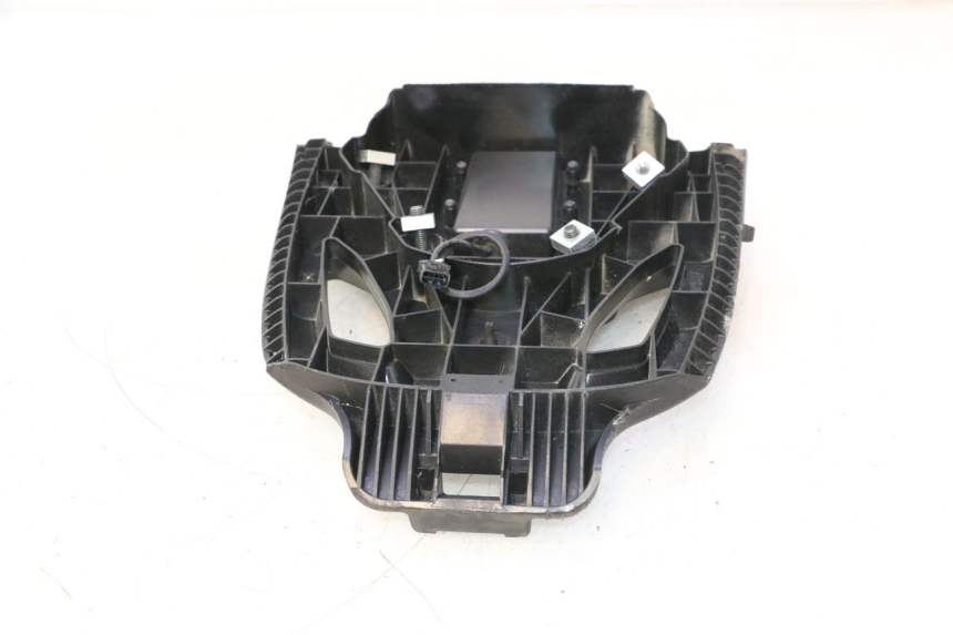 photo de PLATE TOP BOX PIAGGIO MP3 HPE 530 (2022 - 2026) - Alternative perspective