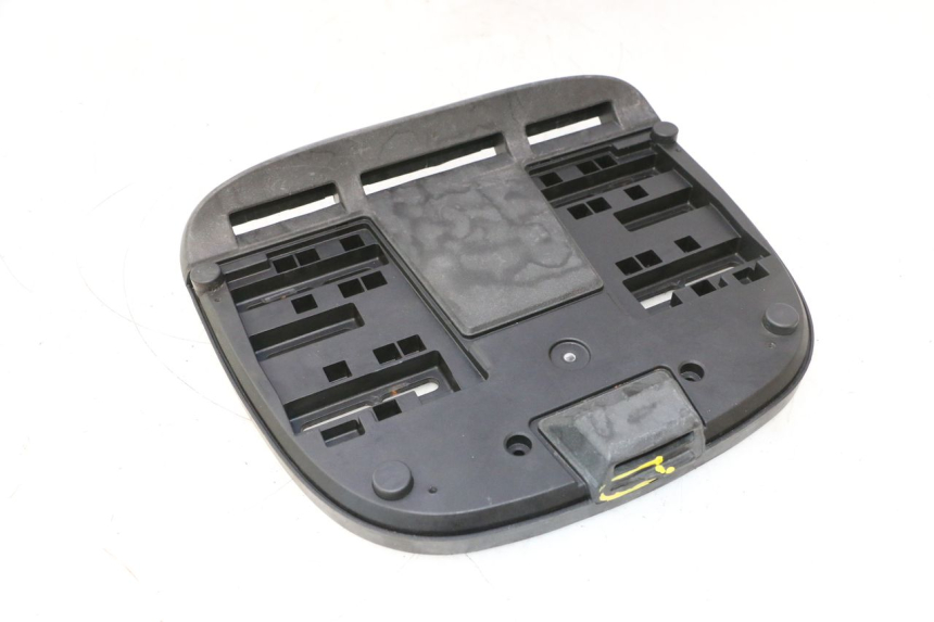 photo de PLATE TOP BOX PIAGGIO MP3 500 (2016 - 2018) - Additional view of the item