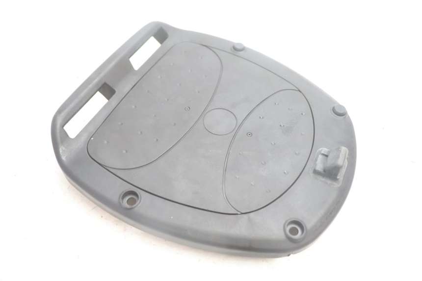 photo de PLATE TOP BOX PEUGEOT SATELIS 125 (2013 - 2018) - Alternative perspective