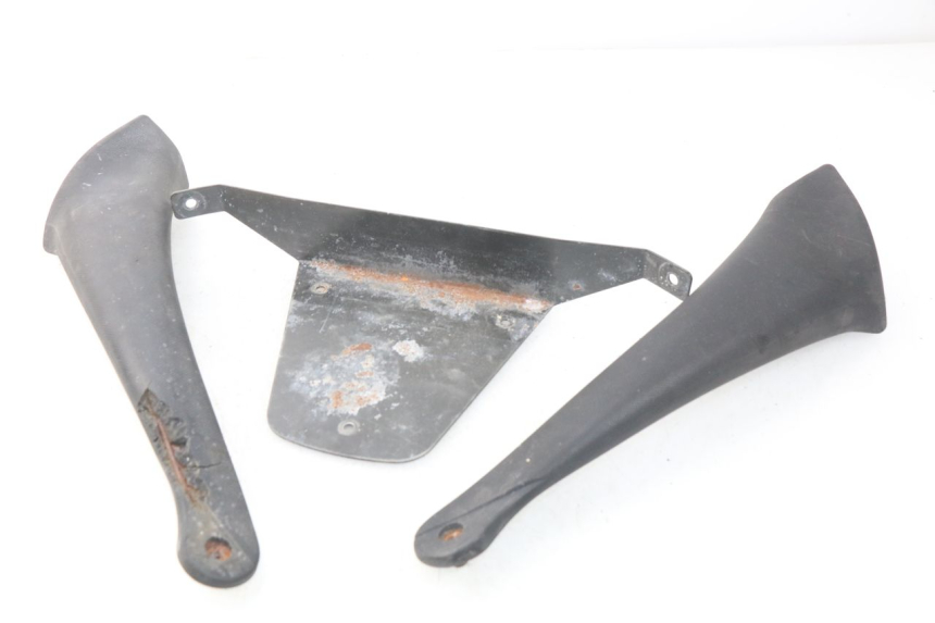 photo de PLATE TOP BOX PIAGGIO SKIPPER 125 (2000 - 2004) - Fixing points details