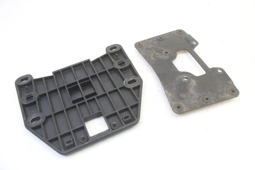 photo de PLATE TOP BOX HONDA ST PAN EUROPEAN 1300 (2002 - 2013) - Zoom on usage condition