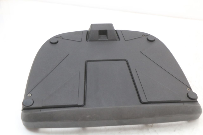 photo de PLATE TOP BOX PIAGGIO X10 125 (2012 - 2017) - Zoom on usage condition