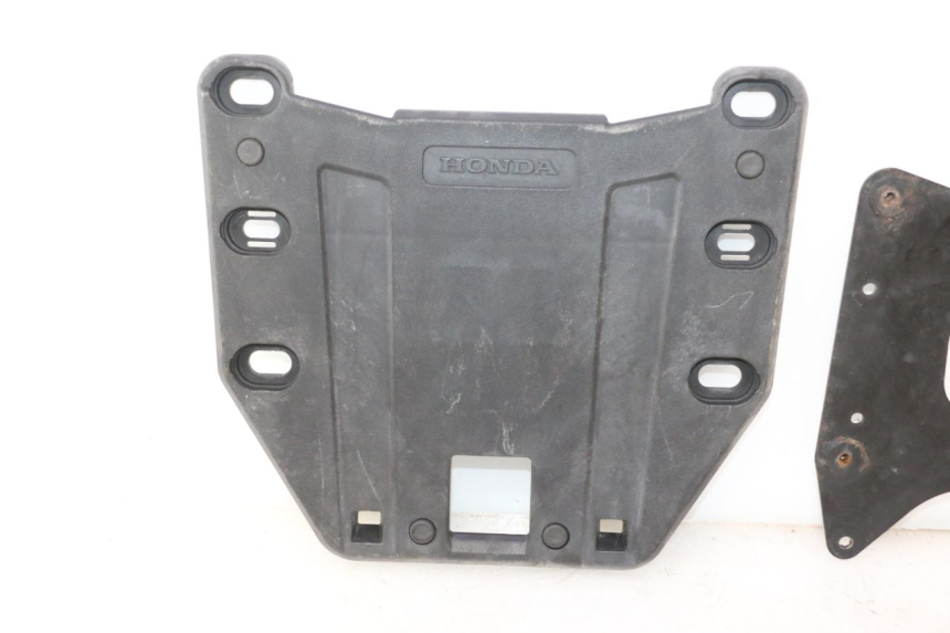 photo de PLATE TOP BOX HONDA XLV VARADERO 125 (2007 - 2012) - Surface and material condition